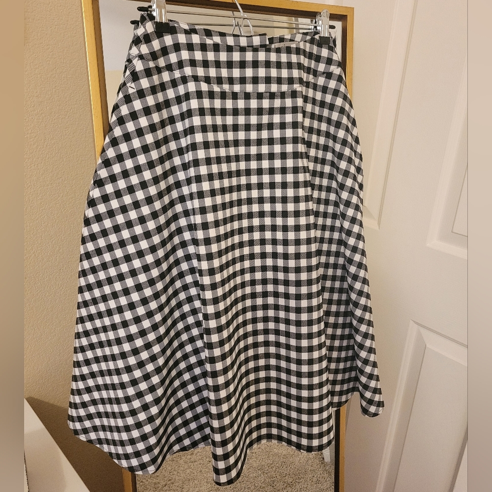 EUC Unique Vintage midi skirt in black and white gingham print Size M
